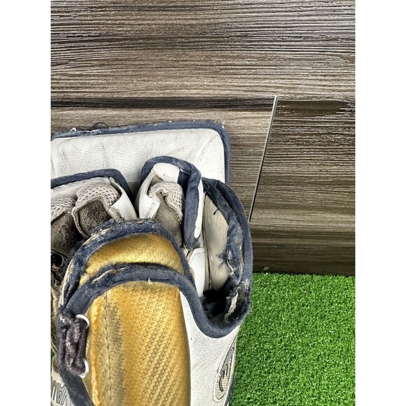 Vaughn Velocity 7400 blocker Goalie Hockey Junior jr Right hand - Picture 3 of 9